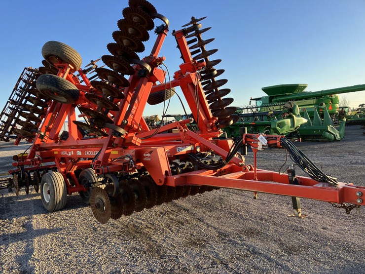 2013-kuhn-krause-8000-25-image-1