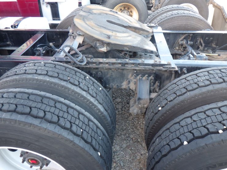 2021-volvo-vnl-300-image-13