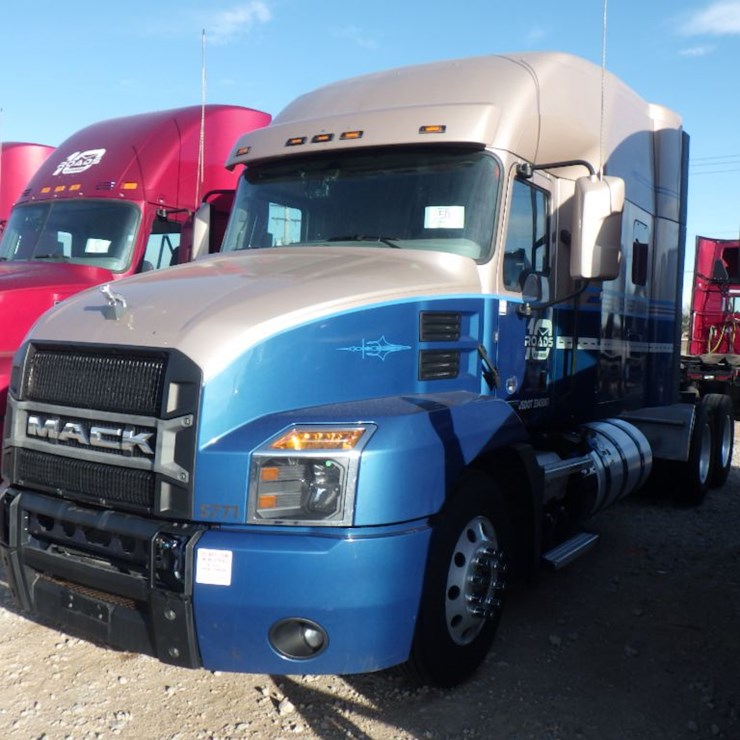 2020 MACK AN64T Anthem