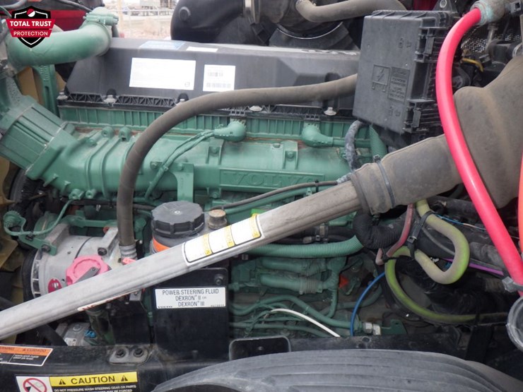 2023-volvo-vnl-300-image-21