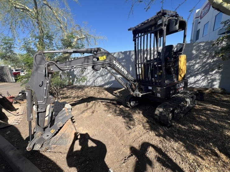 2022-volvo-ecr25d-image-1