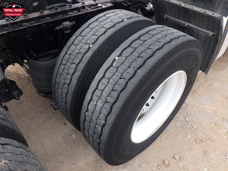 2024-volvo-vnl-300-image-5