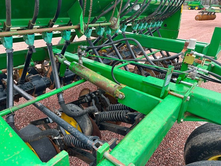 john-deere-750-image-22