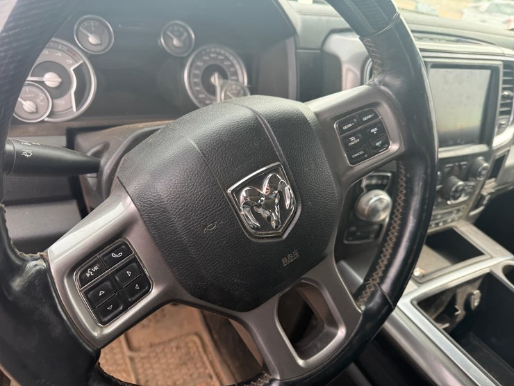 2015-dodge-1500-image-24