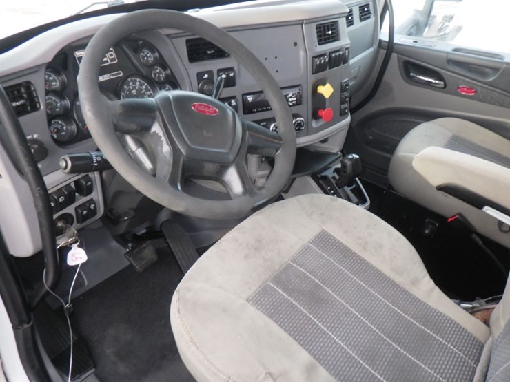 2018-peterbilt-579-image-15