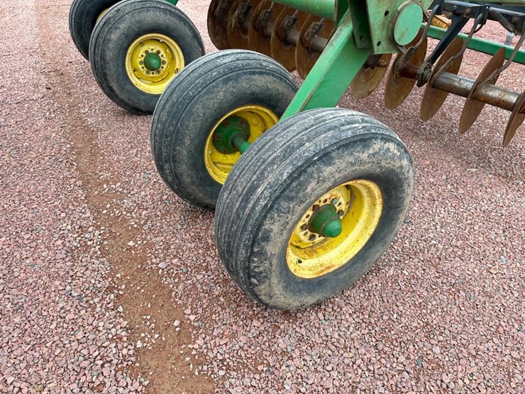 john-deere-235-image-18