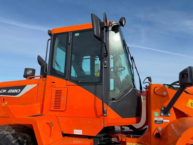 2017-doosan-dl220-5-image-23