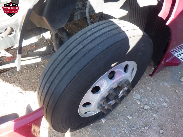 2022-volvo-vnl300-image-19