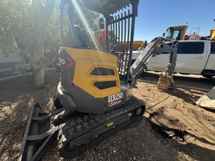 2022-volvo-ecr25d-image-5