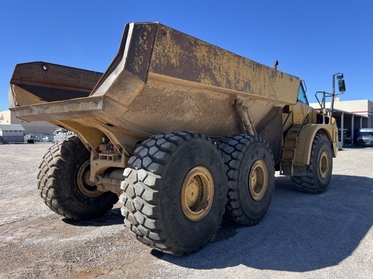 2013-caterpillar-740b-image-5