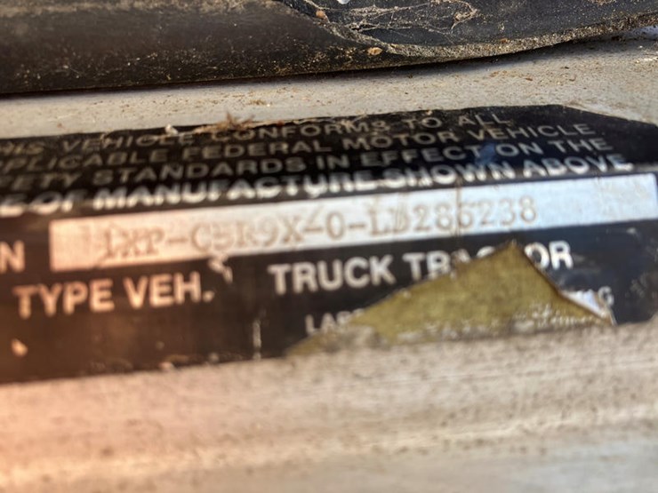 1990-peterbilt-377-image-28
