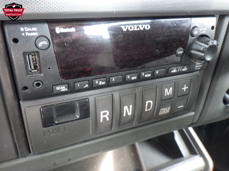 2024-volvo-vnl-300-image-17