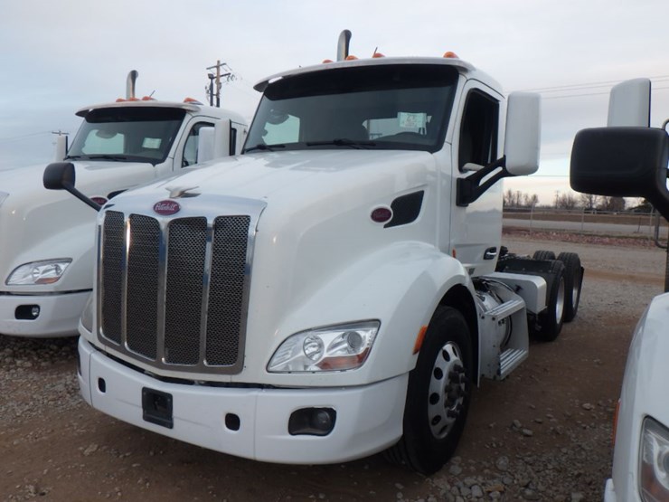 2018-peterbilt-579-image-1