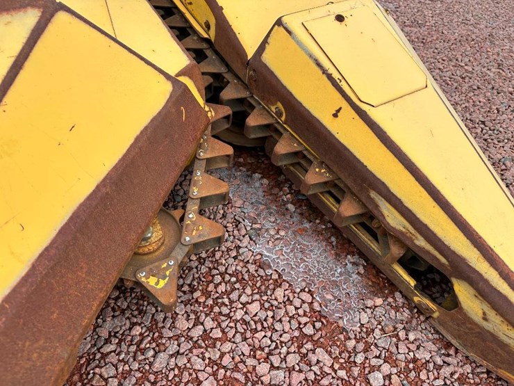 new-holland-824-image-9