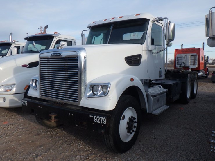 2014-freightliner-coronado-image-1