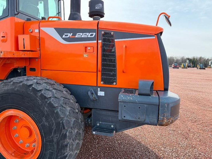 2017-doosan-dl220-5-image-18