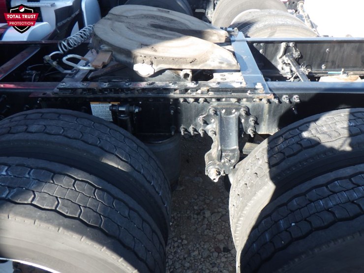 2022-volvo-vnl-300-image-13