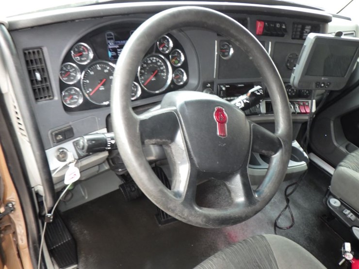 2022-kenworth-t680-image-17