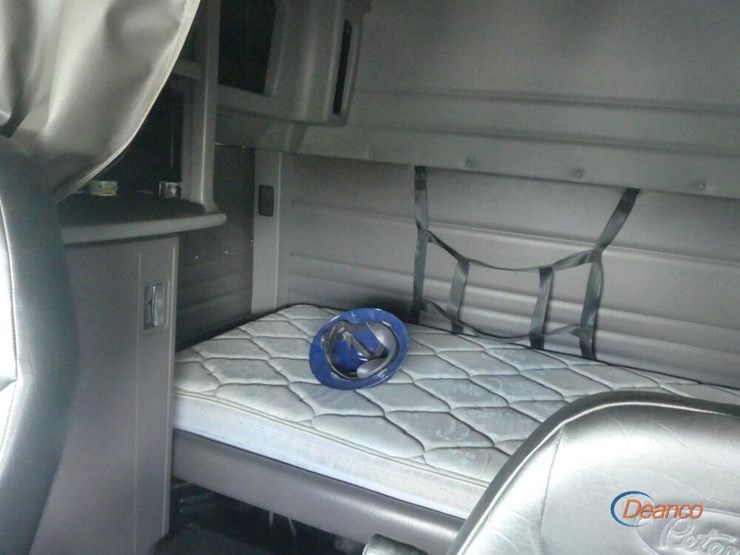 2021-peterbilt-389-image-18