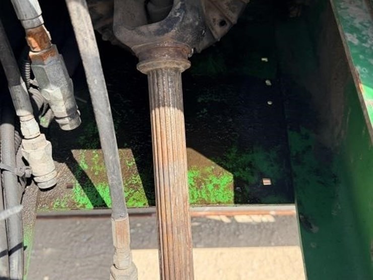 2013-john-deere-569-image-15