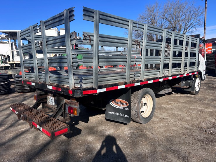 2013-isuzu-npr-image-5