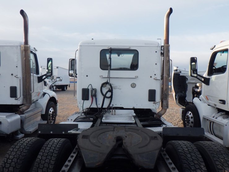 2018-peterbilt-579-image-10