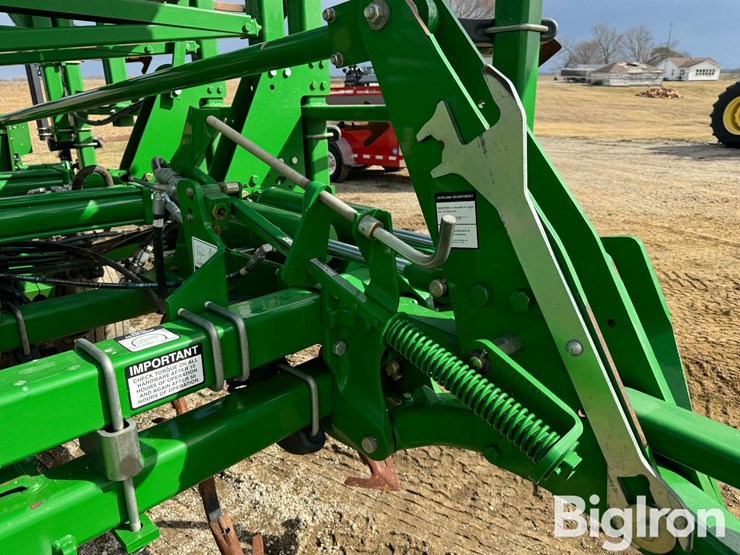 2012-john-deere-2210-image-13