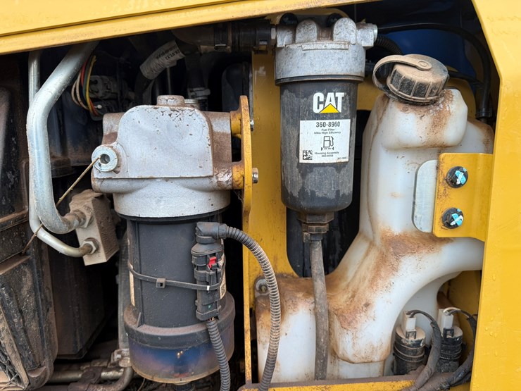 2023-caterpillar-d1-image-35