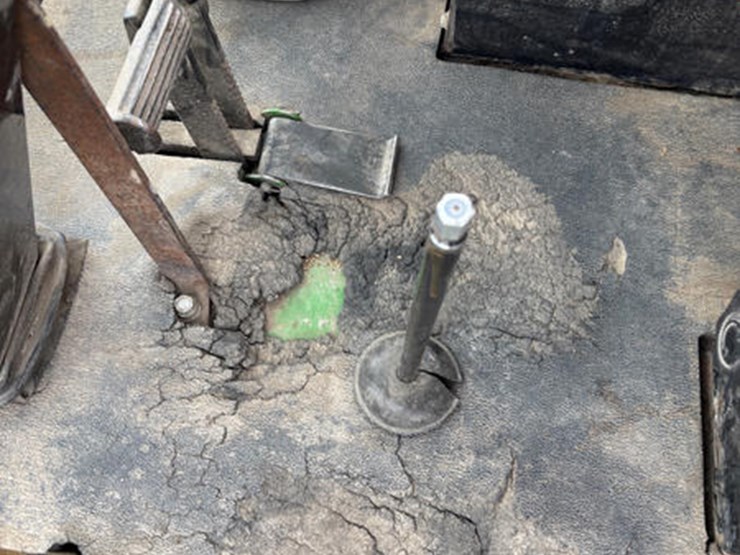 1989-john-deere-6000-image-30