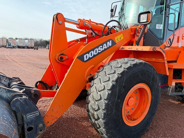 2017-doosan-dl220-5-image-37