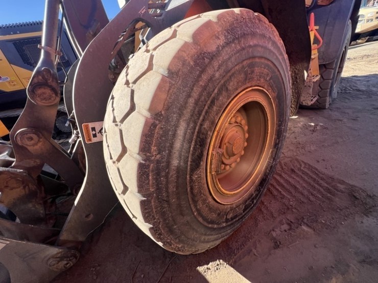 2022-volvo-l90h-image-8