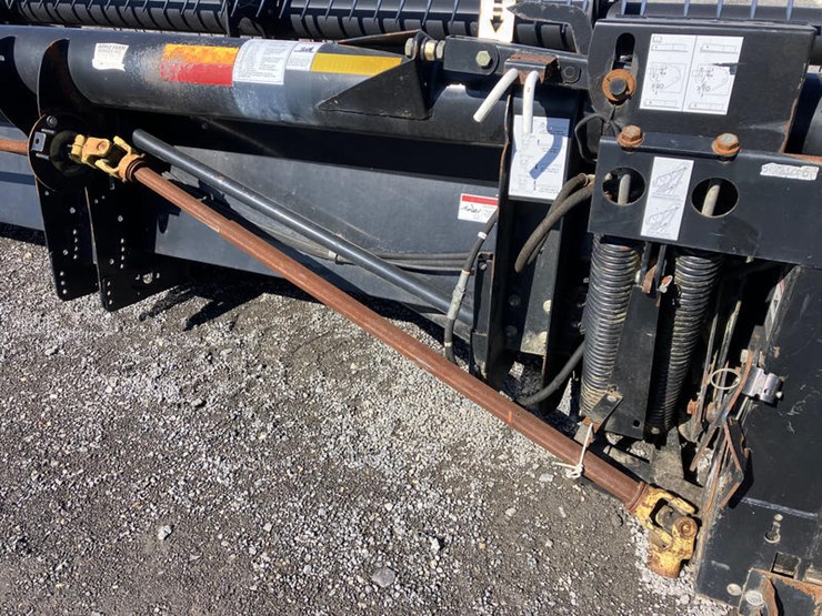 new-holland-84c-image-7