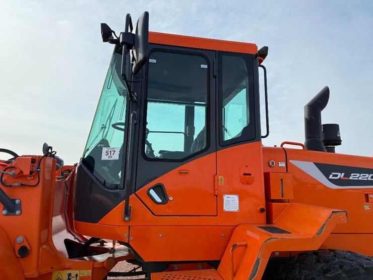 2017-doosan-dl220-5-image-16