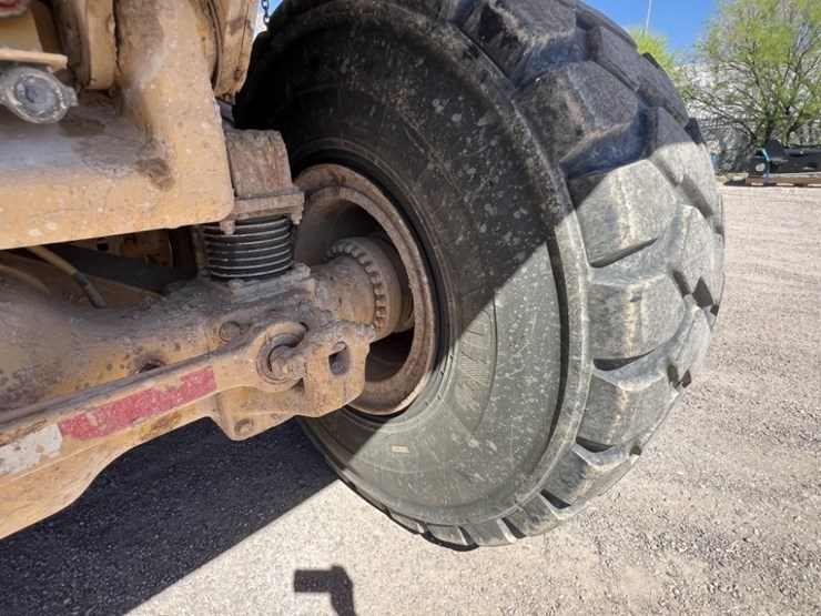 2012-caterpillar-740b-image-17