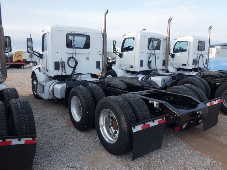 2018-peterbilt-579-image-11