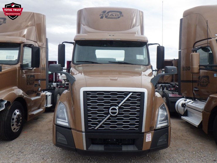 2023-volvo-vnl-300-image-2