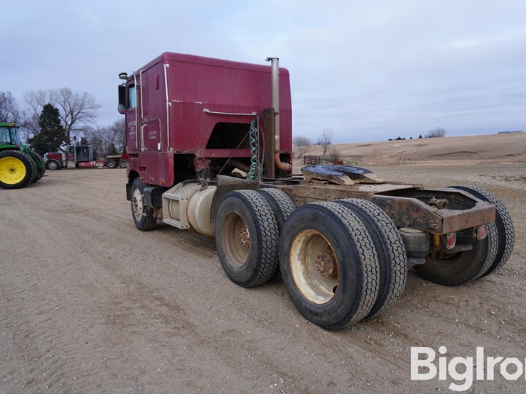 1988-peterbilt-362-image-7