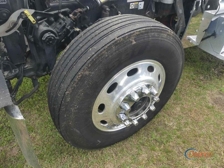 2022-peterbilt-389-image-13