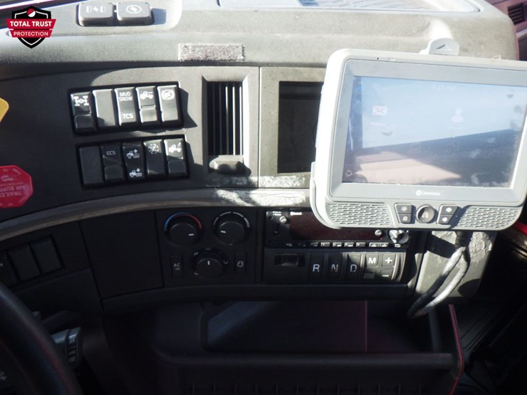 2022-volvo-vnl-300-image-15