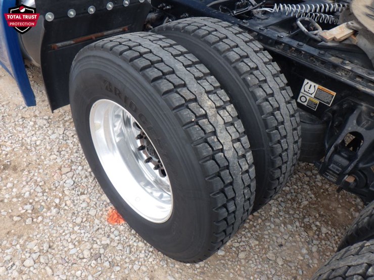 2022-peterbilt-579-image-15