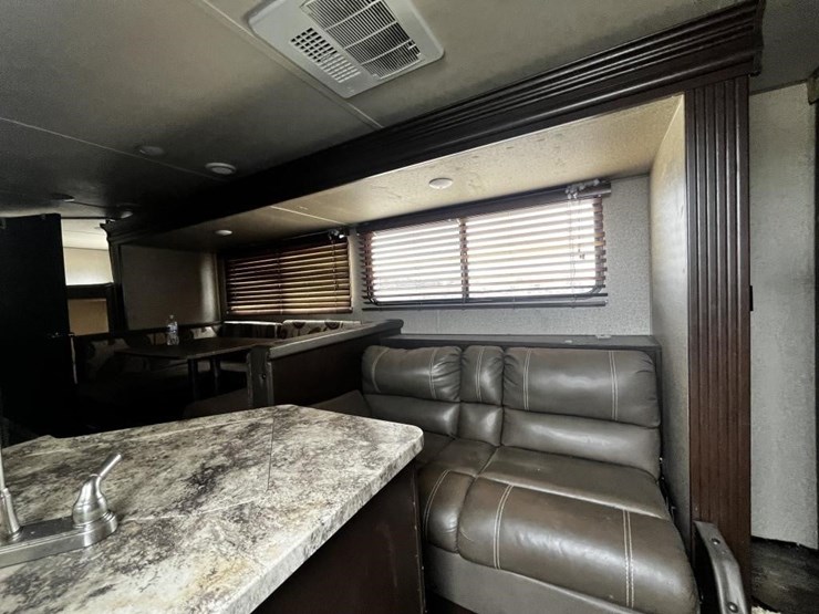 l2--2016-forest-river-travel-trailer-image-16