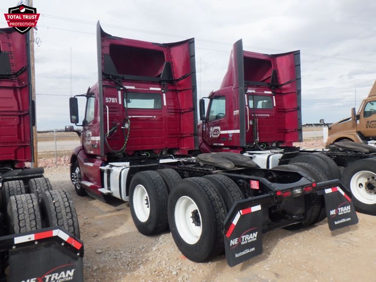 2024-volvo-vnl-300-image-11