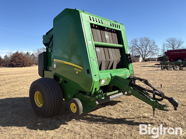 2023-john-deere-560m-image-3