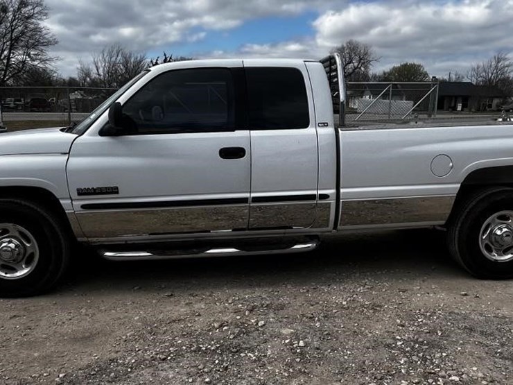 2000-dodge-ram-2500-image-2