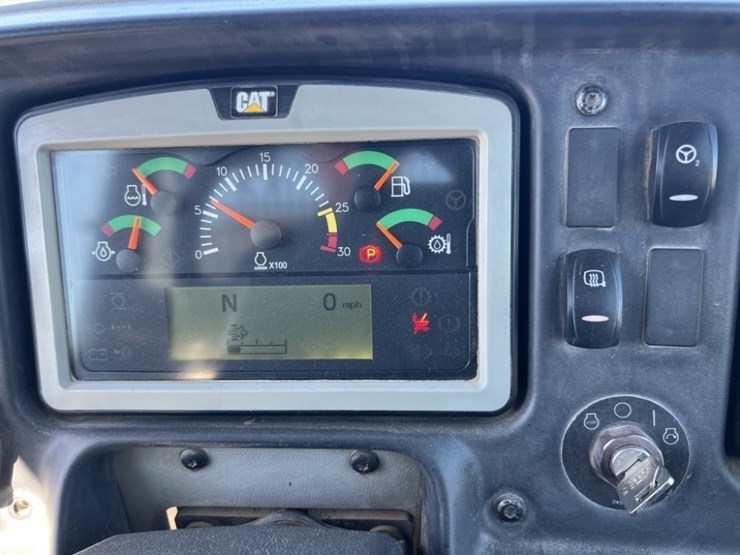 2013-caterpillar-740b-image-32