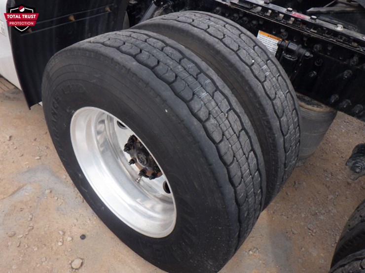 2023-volvo-vnl-300-image-14