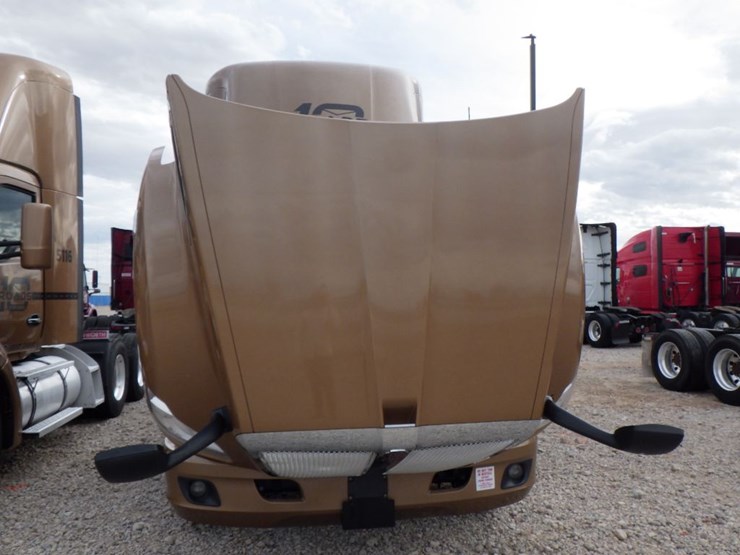 2022-kenworth-t680-image-21