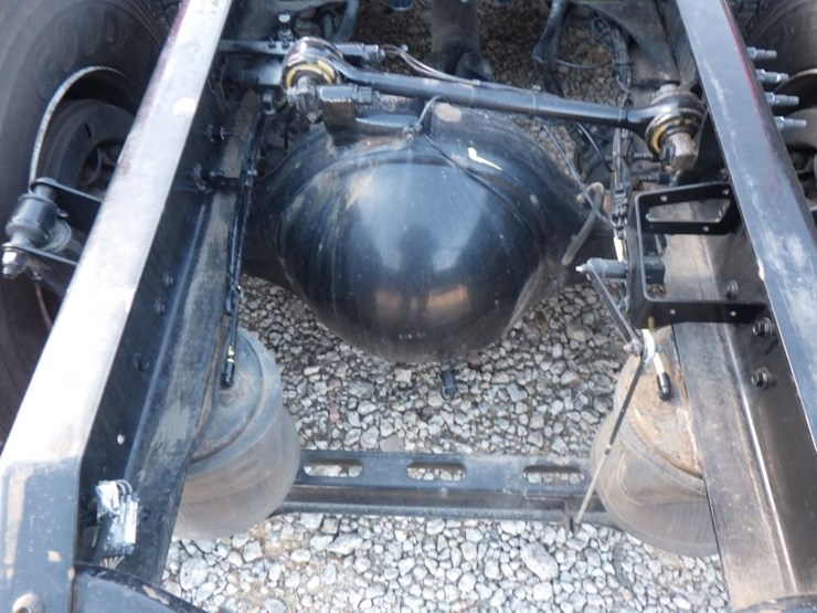 2021-volvo-vnl-300-image-9