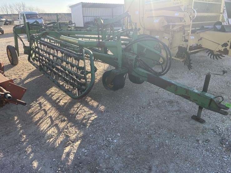 john-deere-700-image-1