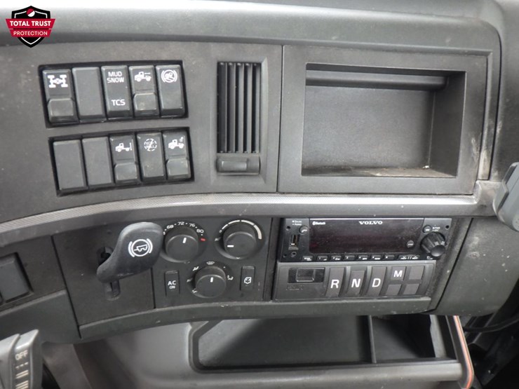 2023-volvo-vnl-300-image-15